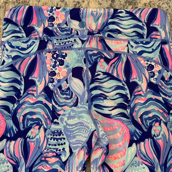 Lilly Pulitzer Women’s Medium Luxletic Tamara legging in Twilight Blue Scale Up - Picture 13 of 16